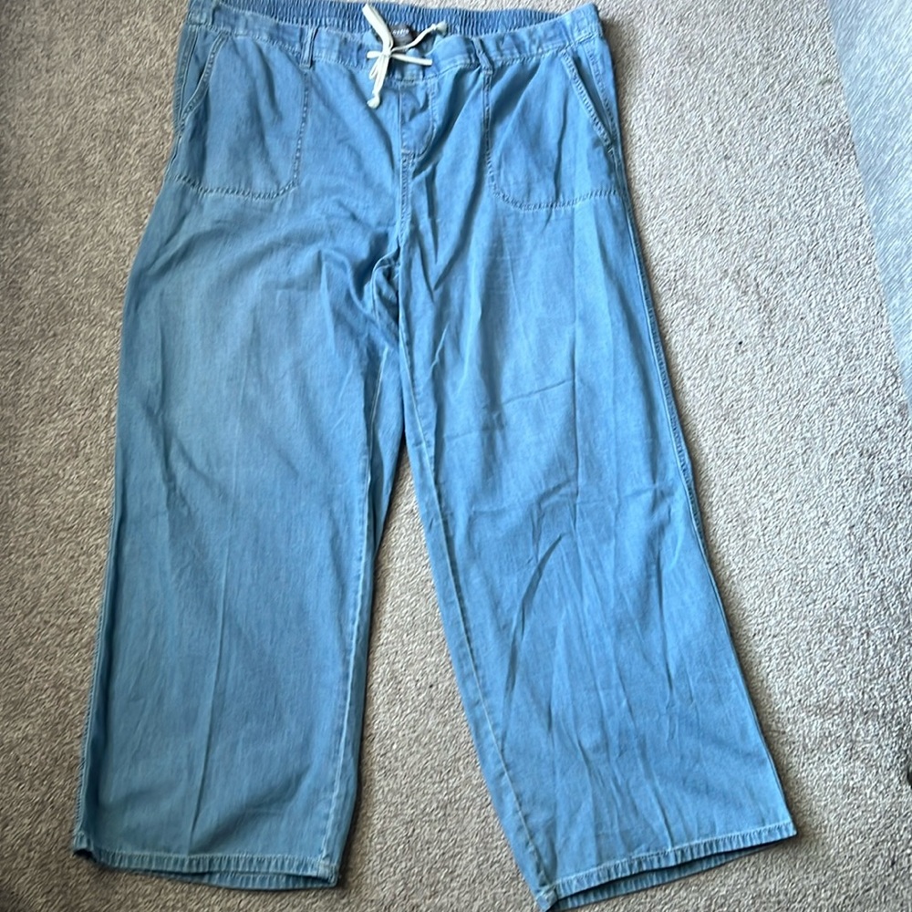 TORRID PULL-ON WIDE LEG LIGHT WEIGHT JEAN